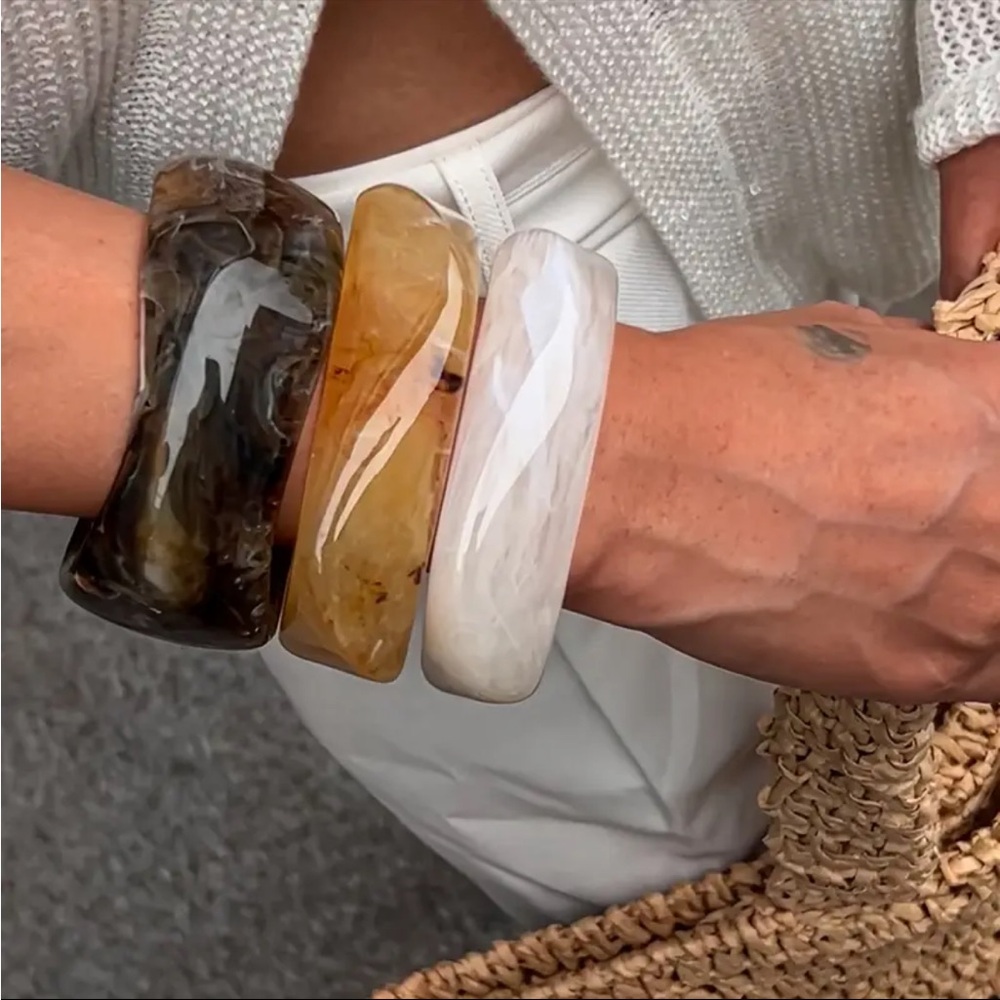 Three-Piece Resin Bangle Bracelet Set in Black, Amber & White